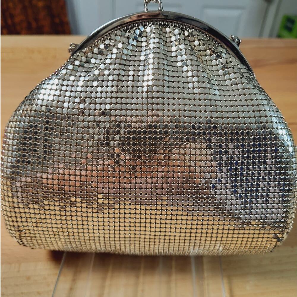 Vintage Whiting & Davis Silver Mesh Kiss Lock Dome Shape Bag Made in USA - Picture 3 of 7
